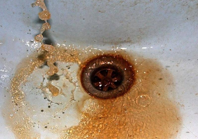 Почему может желтеть вода из скважины?